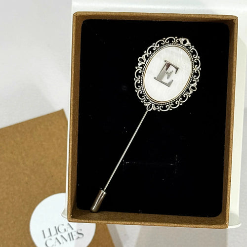 Aguja de banda Inicial plateada