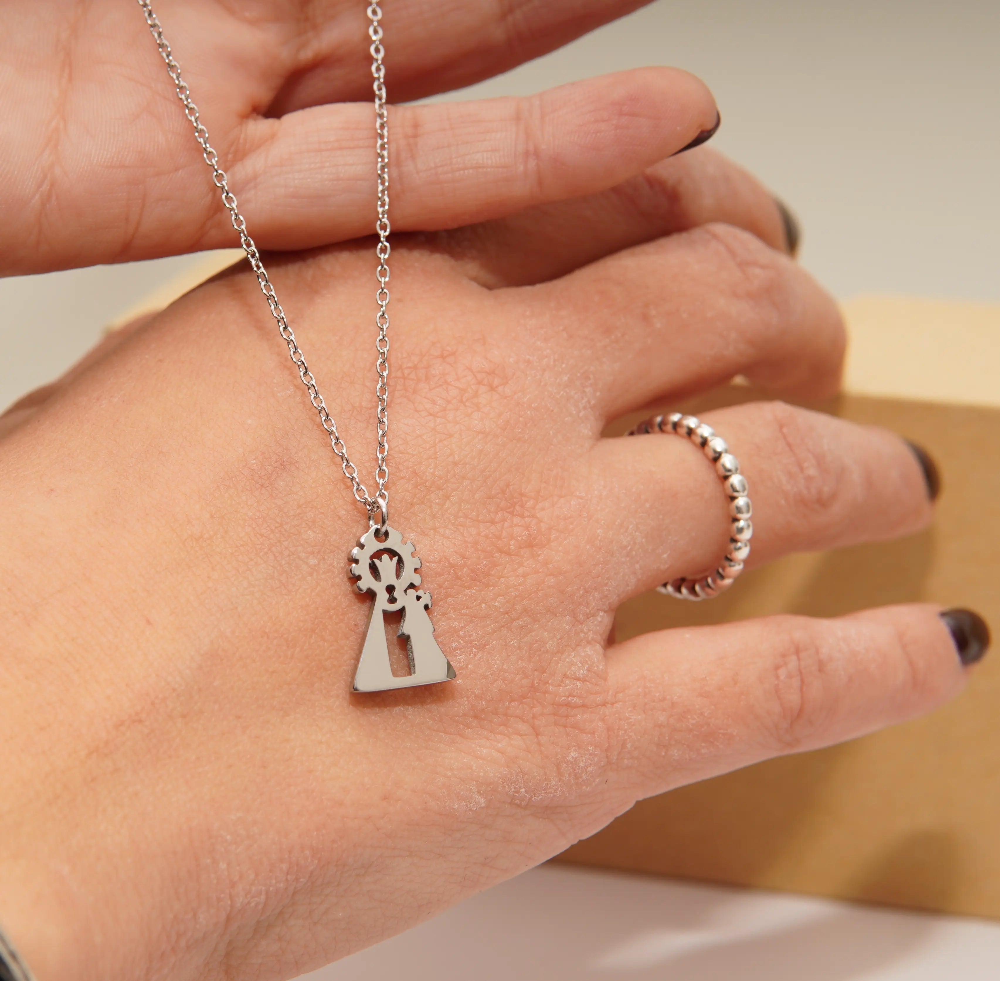 Collar Acero Inoxidable Plateado Virgen Recortada