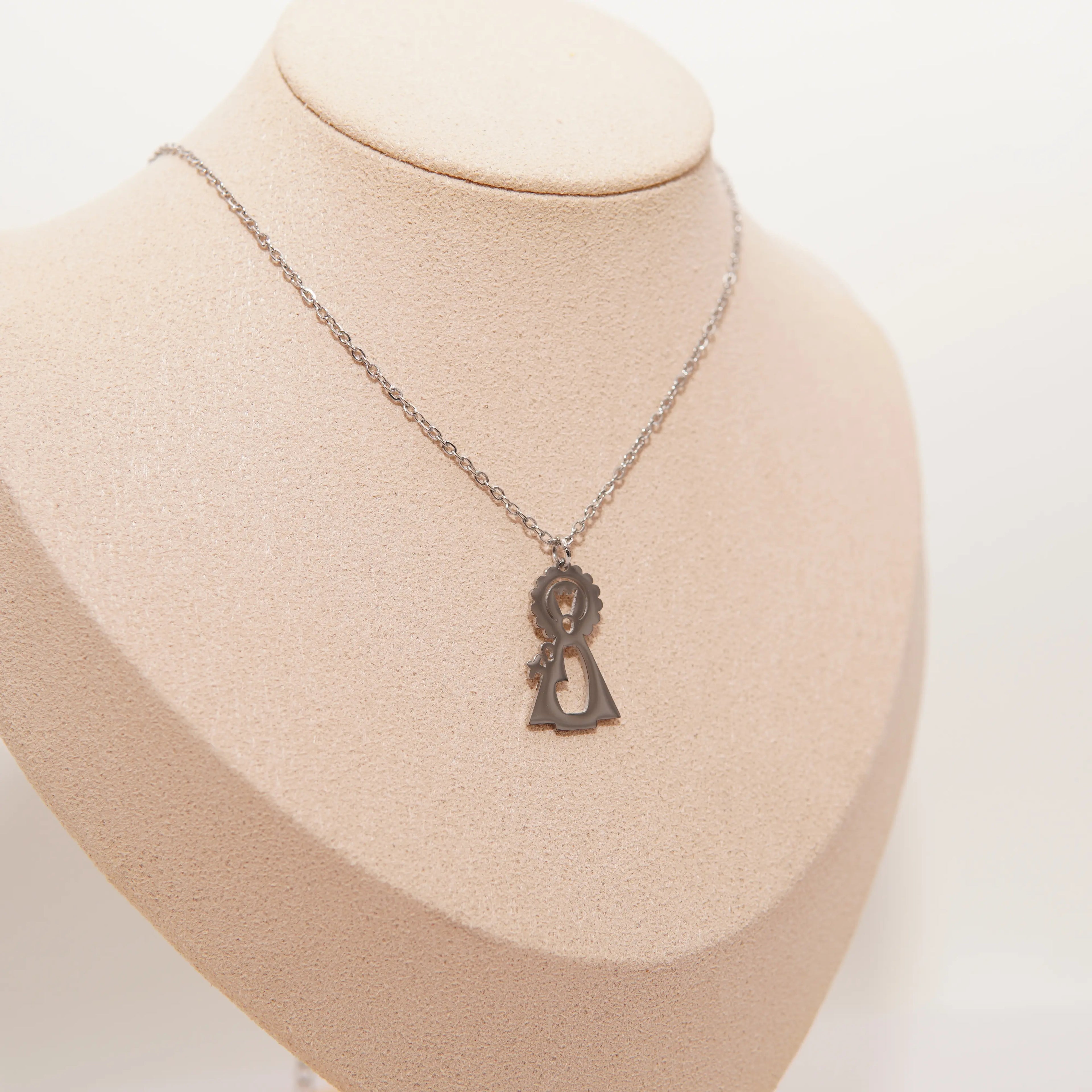 Collar acero inoxidable con medalla de la Virgen de los Desamparados recortada