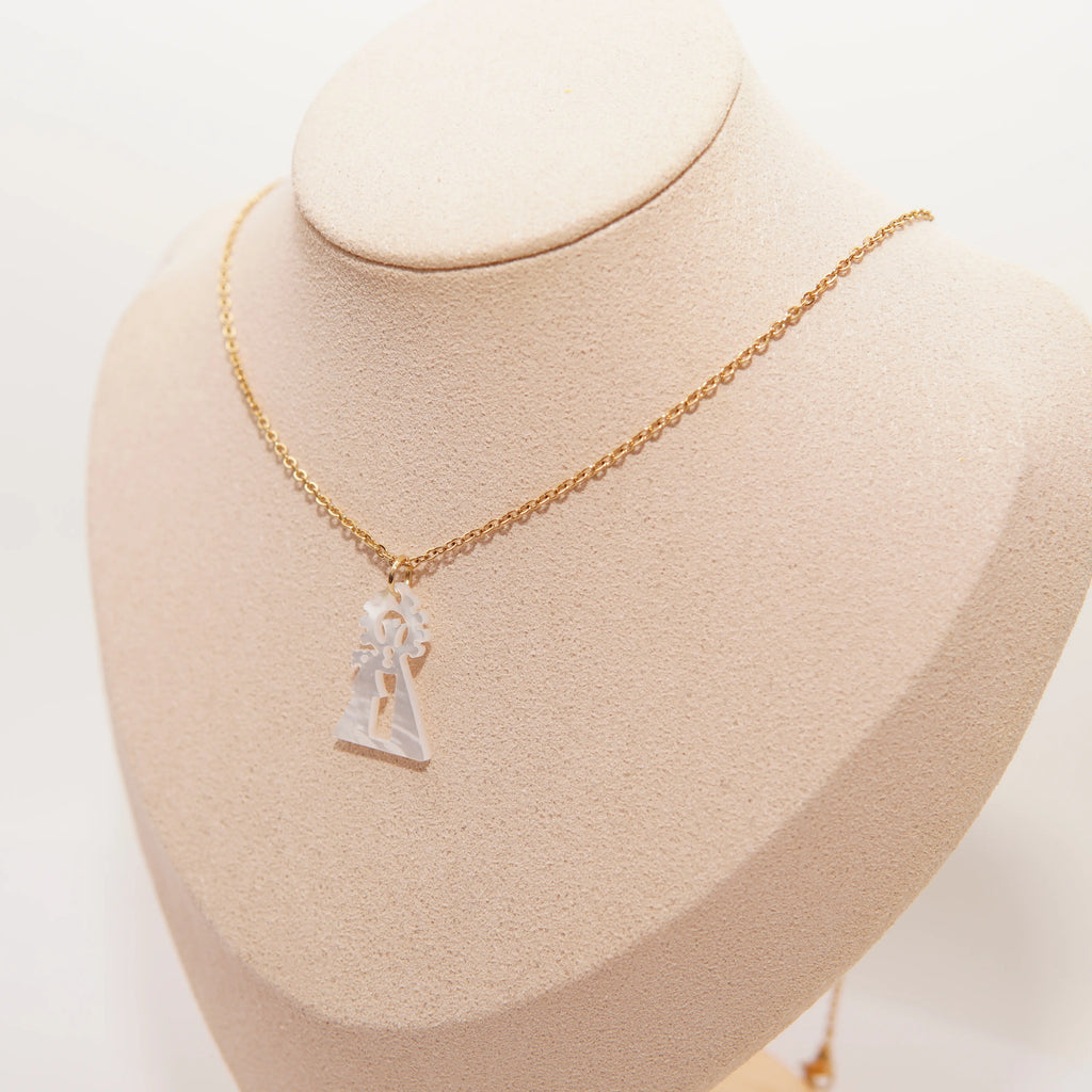 Collar acero inoxidable con medalla de nácar de la Virgen de los Desamparados recortada