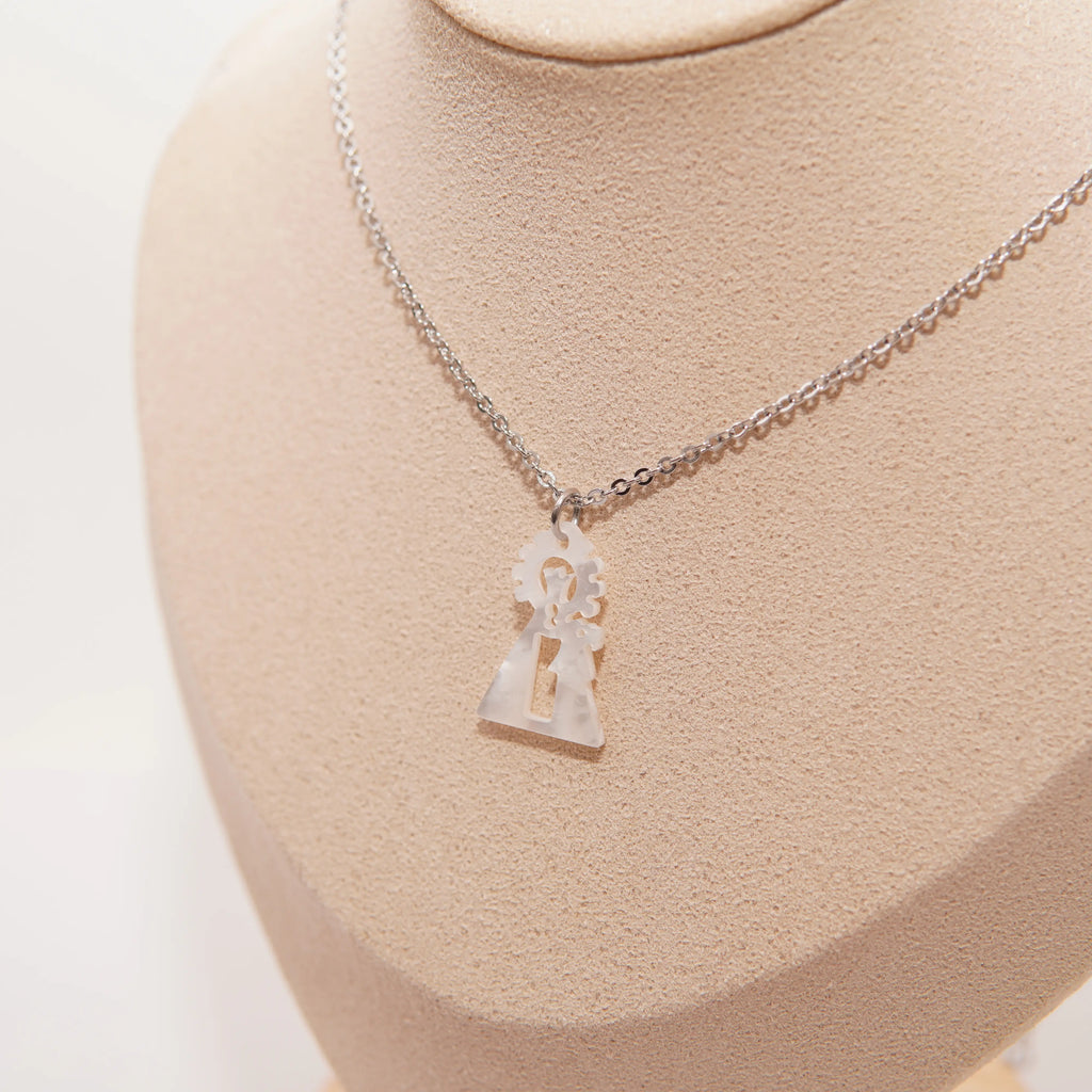 Collar acero inoxidable con medalla de nácar de la Virgen de los Desamparados recortada