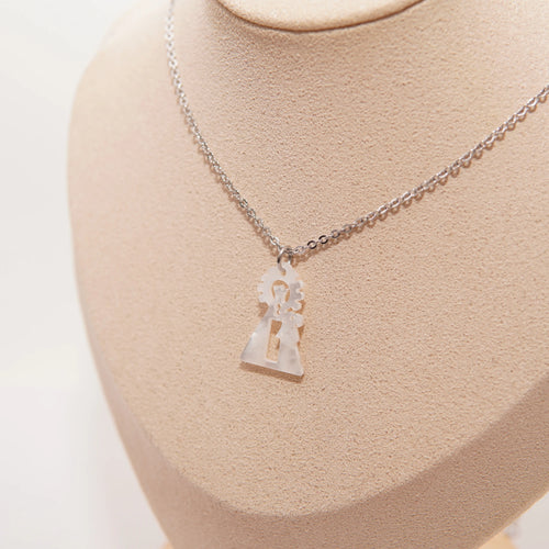 Collar acero inoxidable con medalla de nácar de la Virgen de los Desamparados recortada