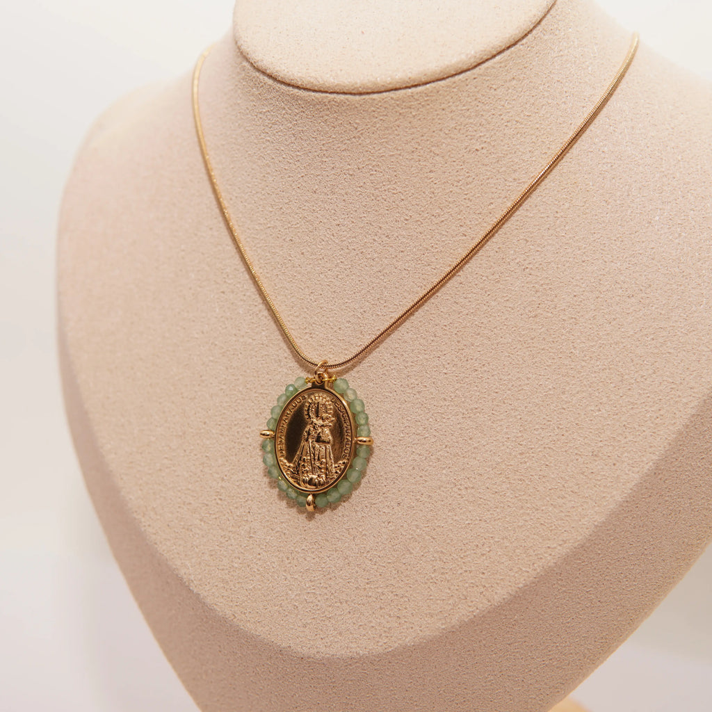 Collar acero inoxidable dorado de la Virgen de los Desamparados con piedras – Varios colores