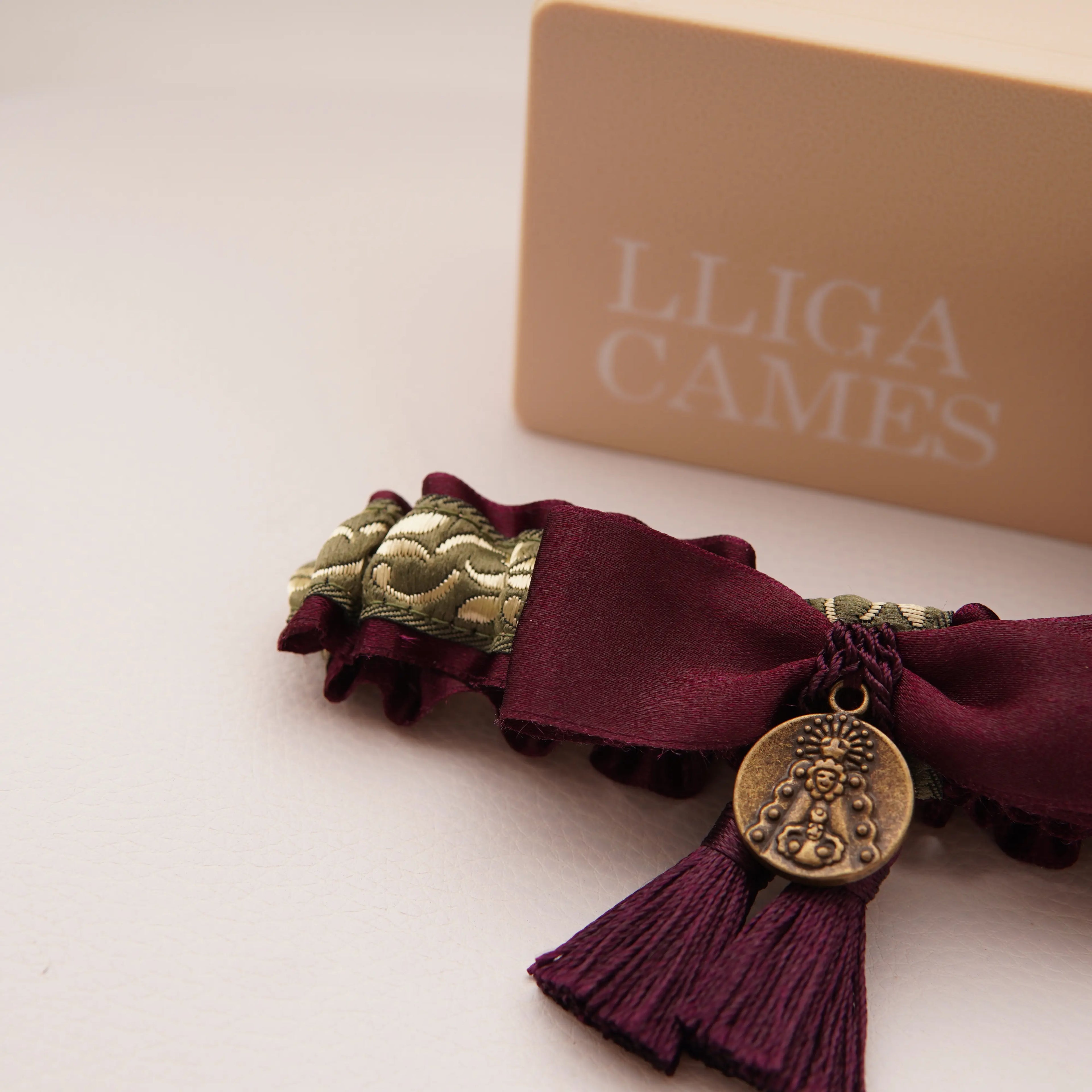 Lligacames Borles berenjena y verde (medalla no incluida)