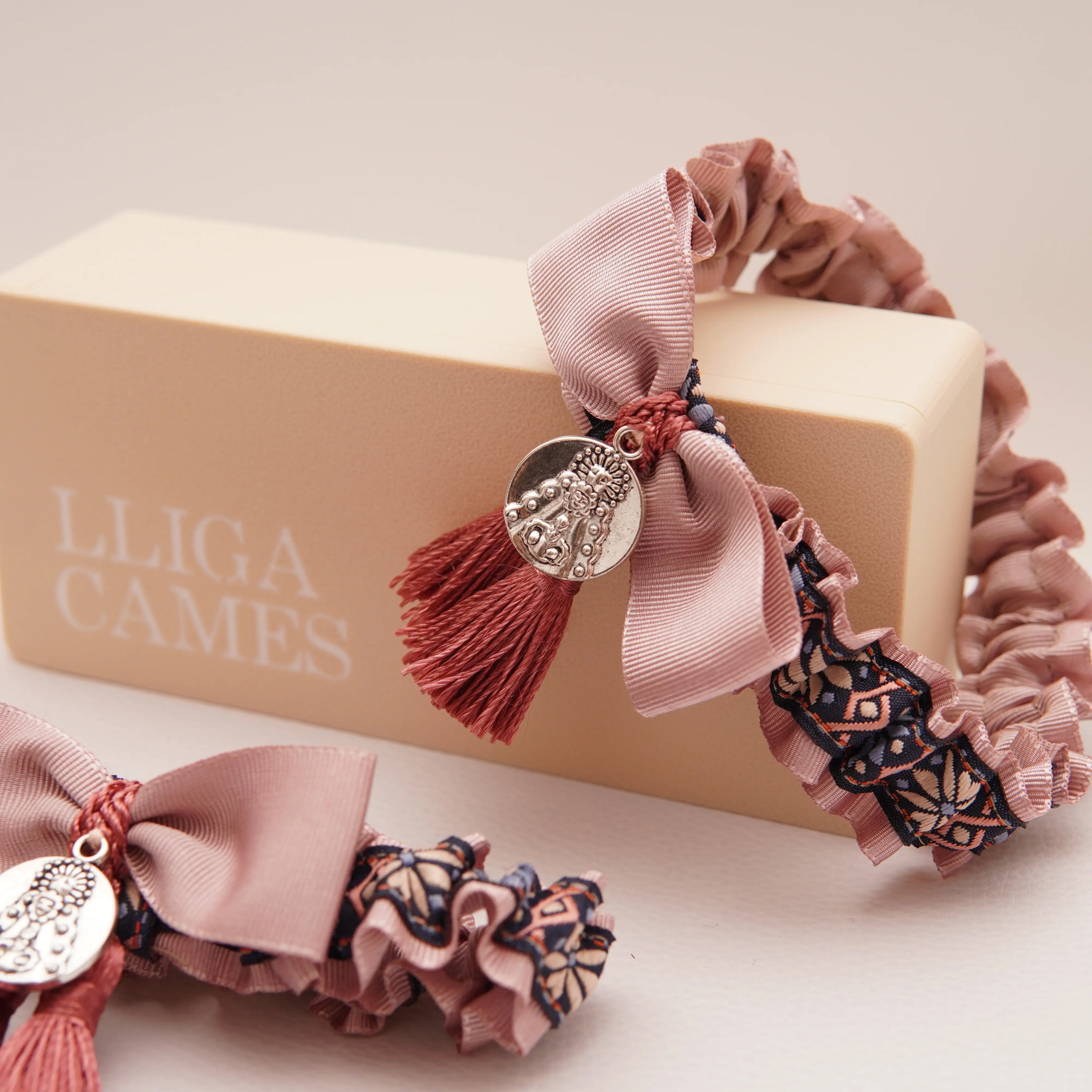 Lligacames Borles rosa empolvado y azul marino (medalla no incluida)