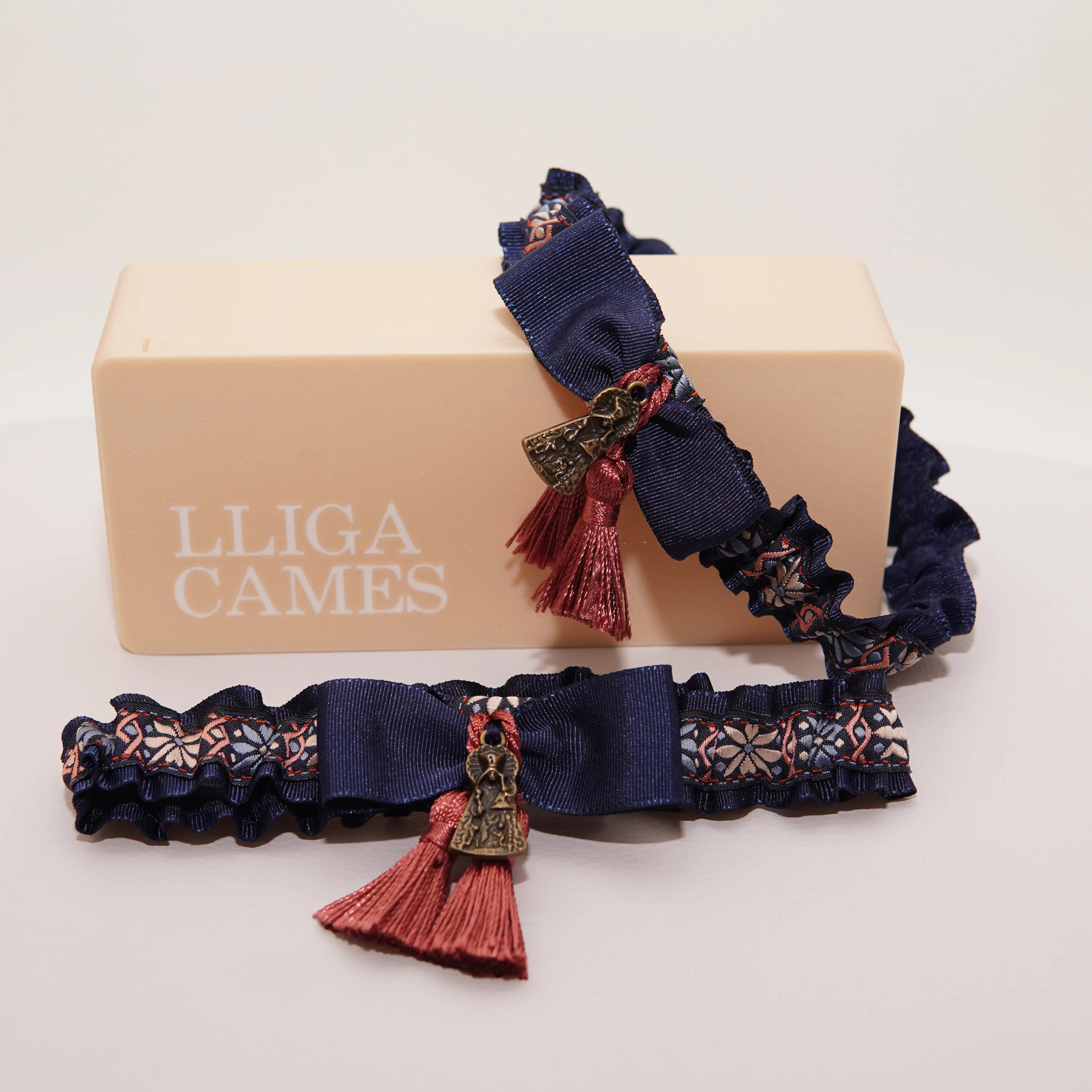 Lligacames Borles azul marino y coral (medalla no incluida)
