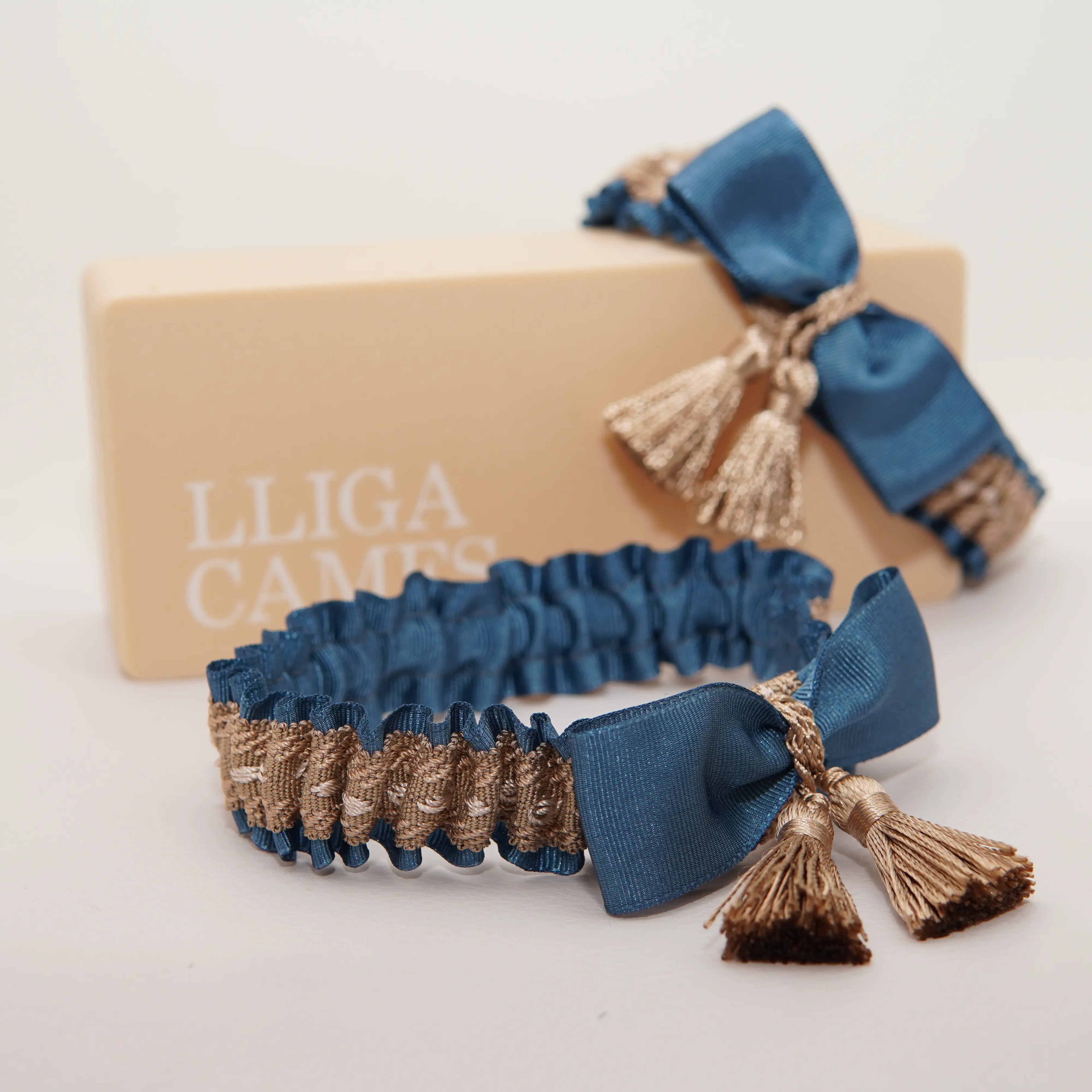 Lligacames Borles azul y beige