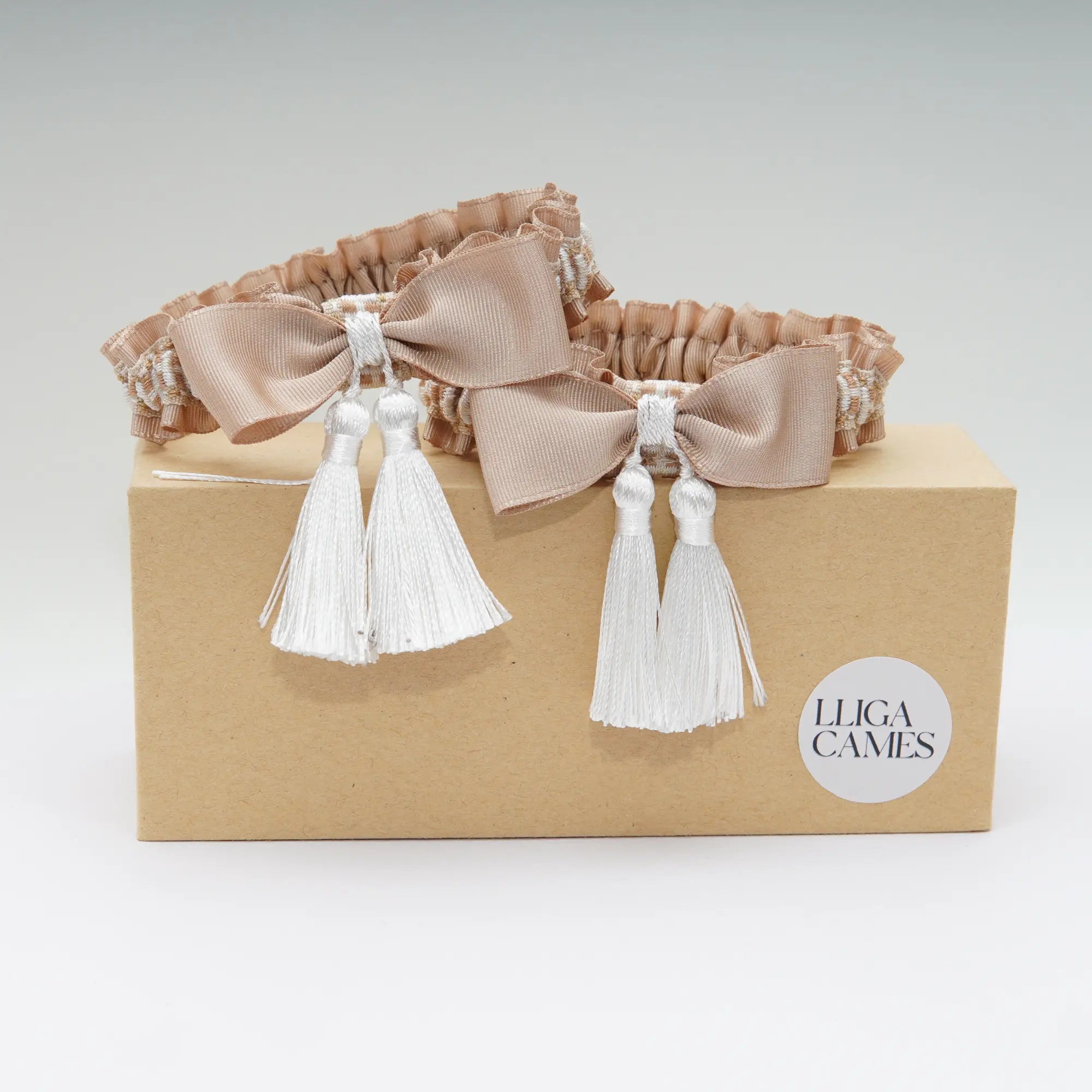 Lligacames Borles beige y blanco