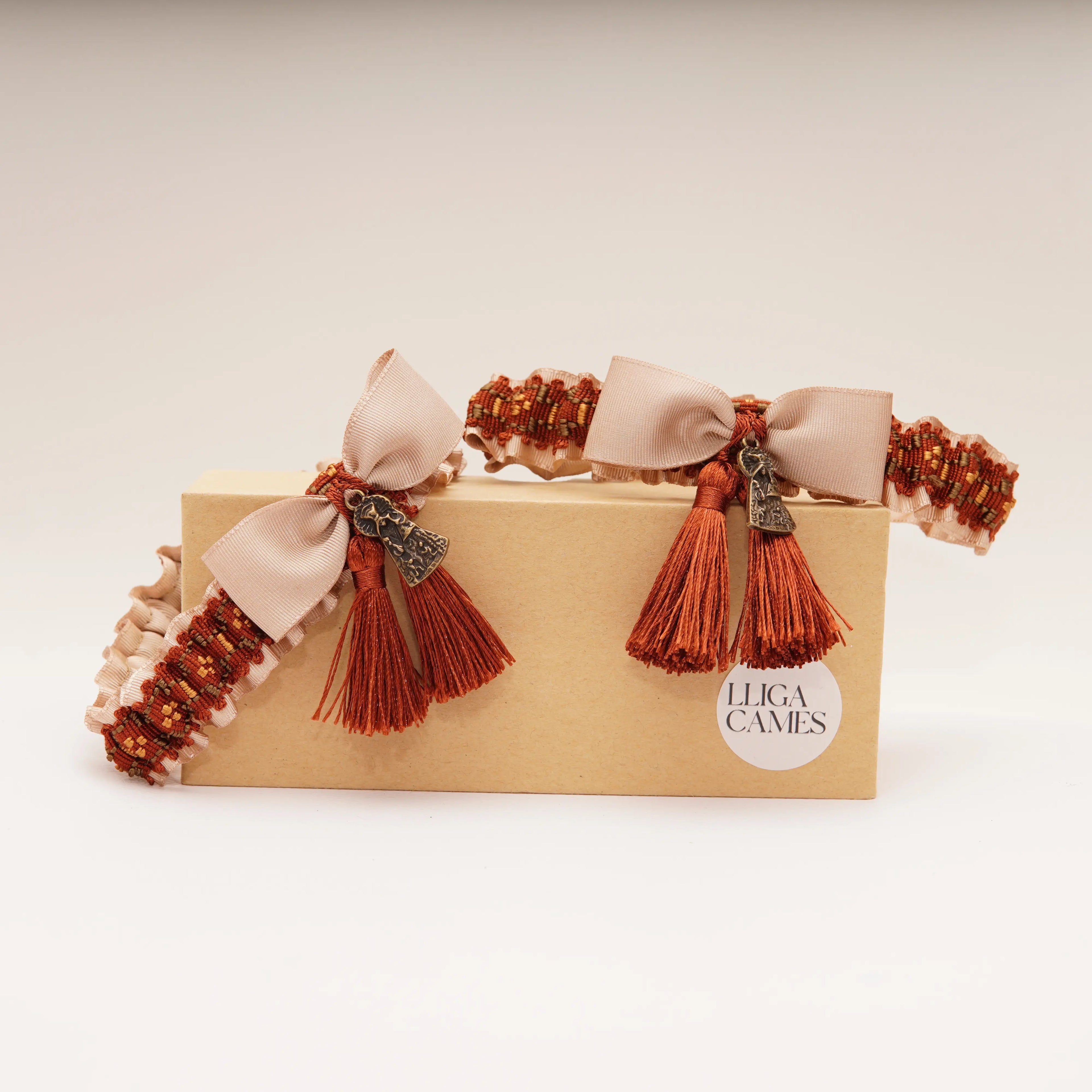 Lligacames Borles beige y caldera (medalla no incluida)