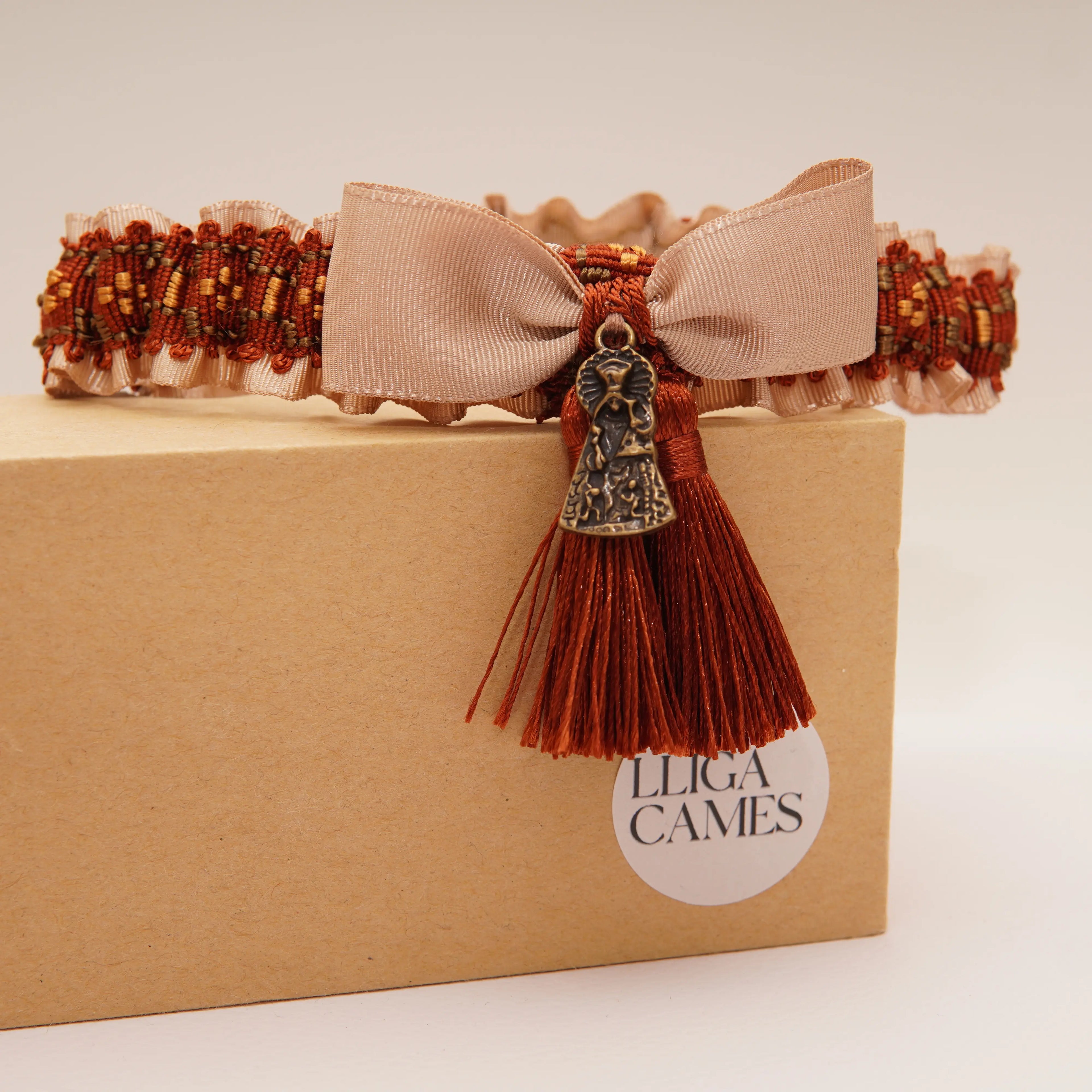 Lligacames Borles beige y caldera (medalla no incluida)