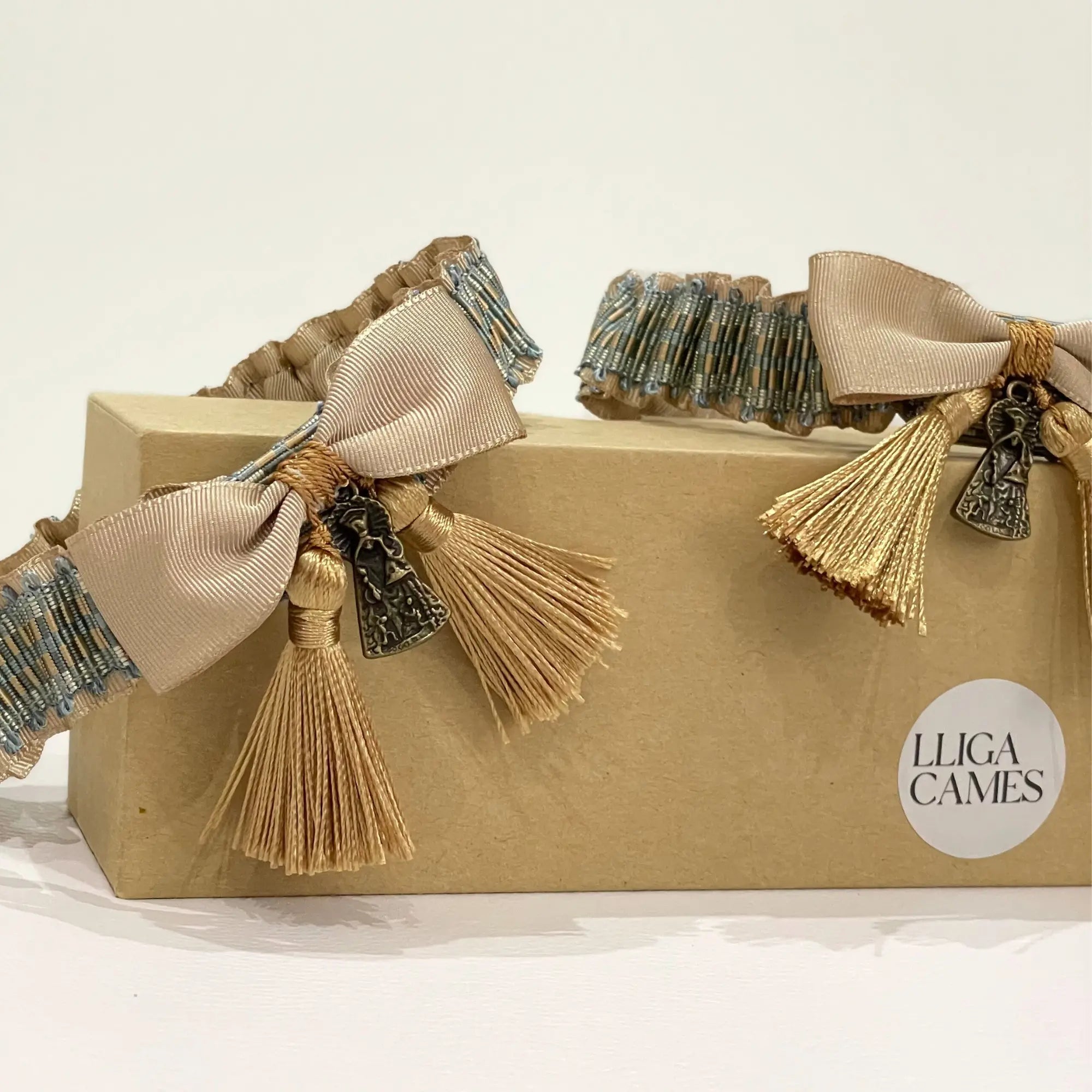 Lligacames Borles beige y verde aguamarina (medalla no incluida)