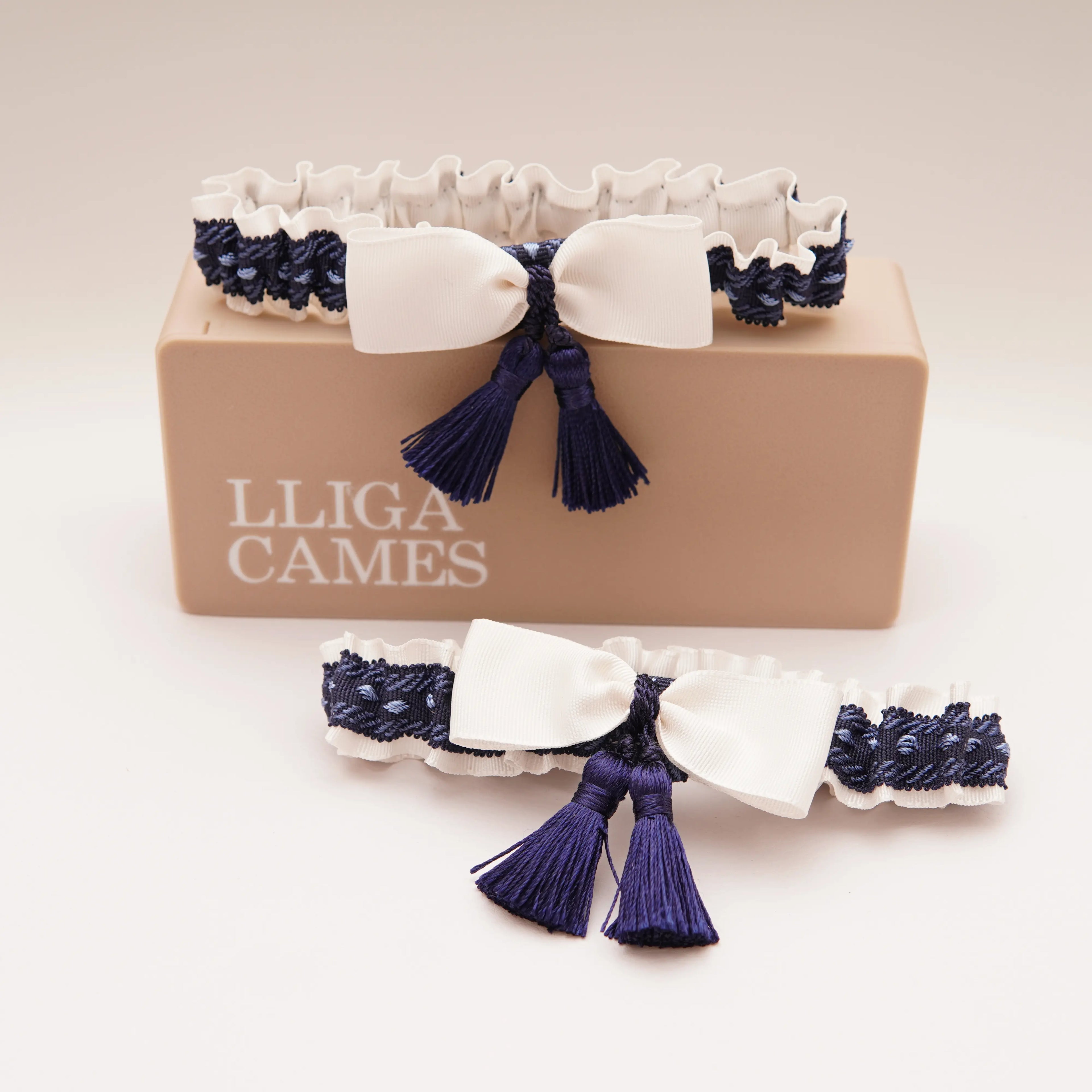 Lligacames Borles blanco y azul marino