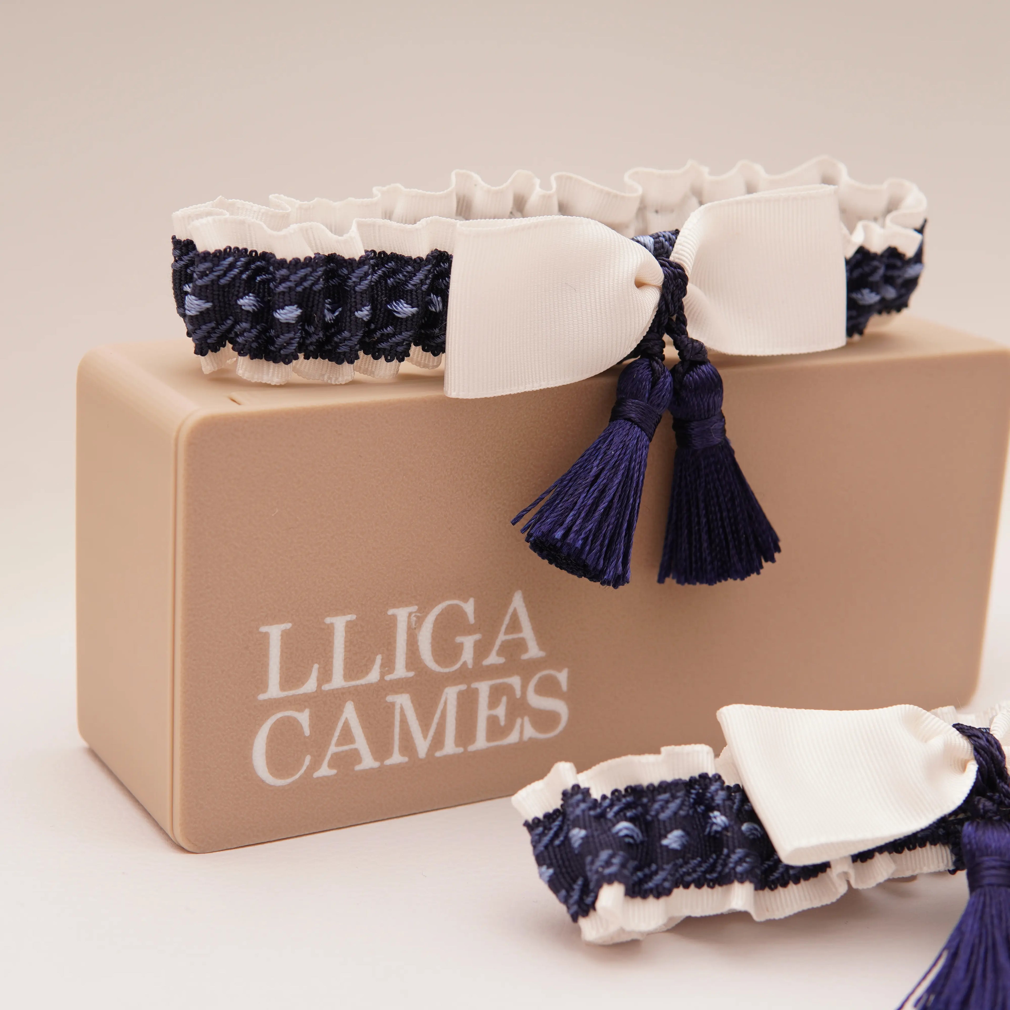 Lligacames Borles blanco y azul marino