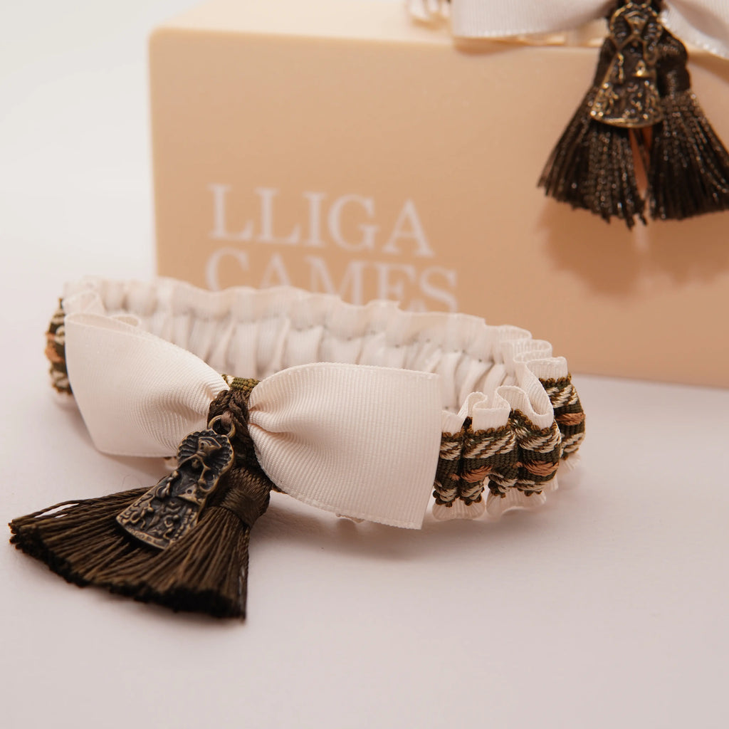 Lligacames Borles blanco roto y verde oliva (medalla no incluida)