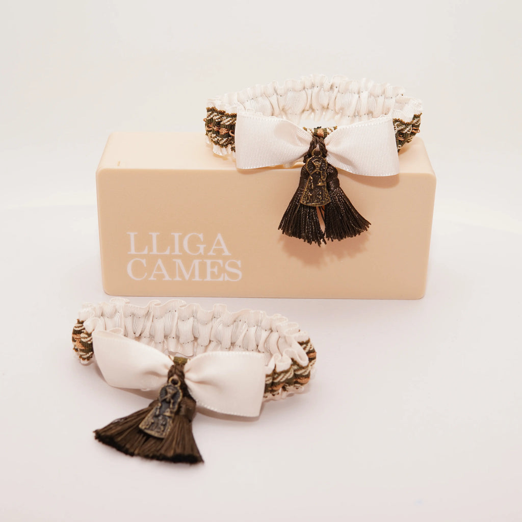 Lligacames Borles blanco roto y verde oliva (medalla no incluida)