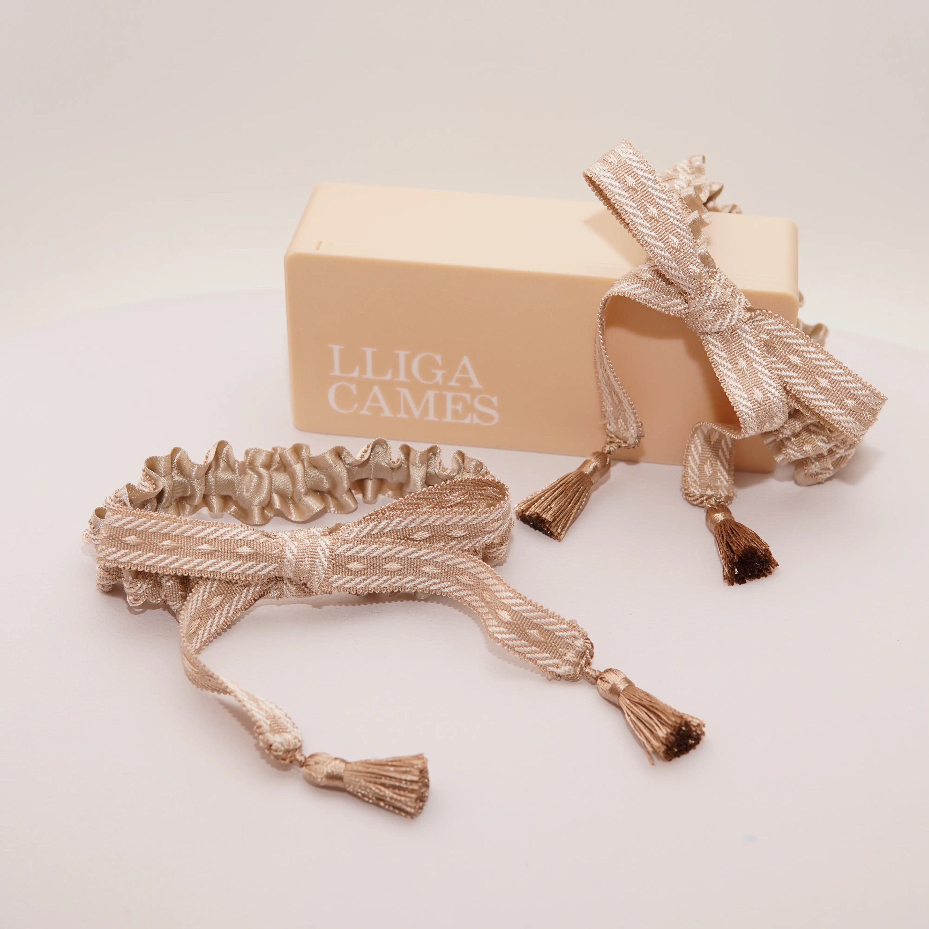 Lligacames Punteres beige