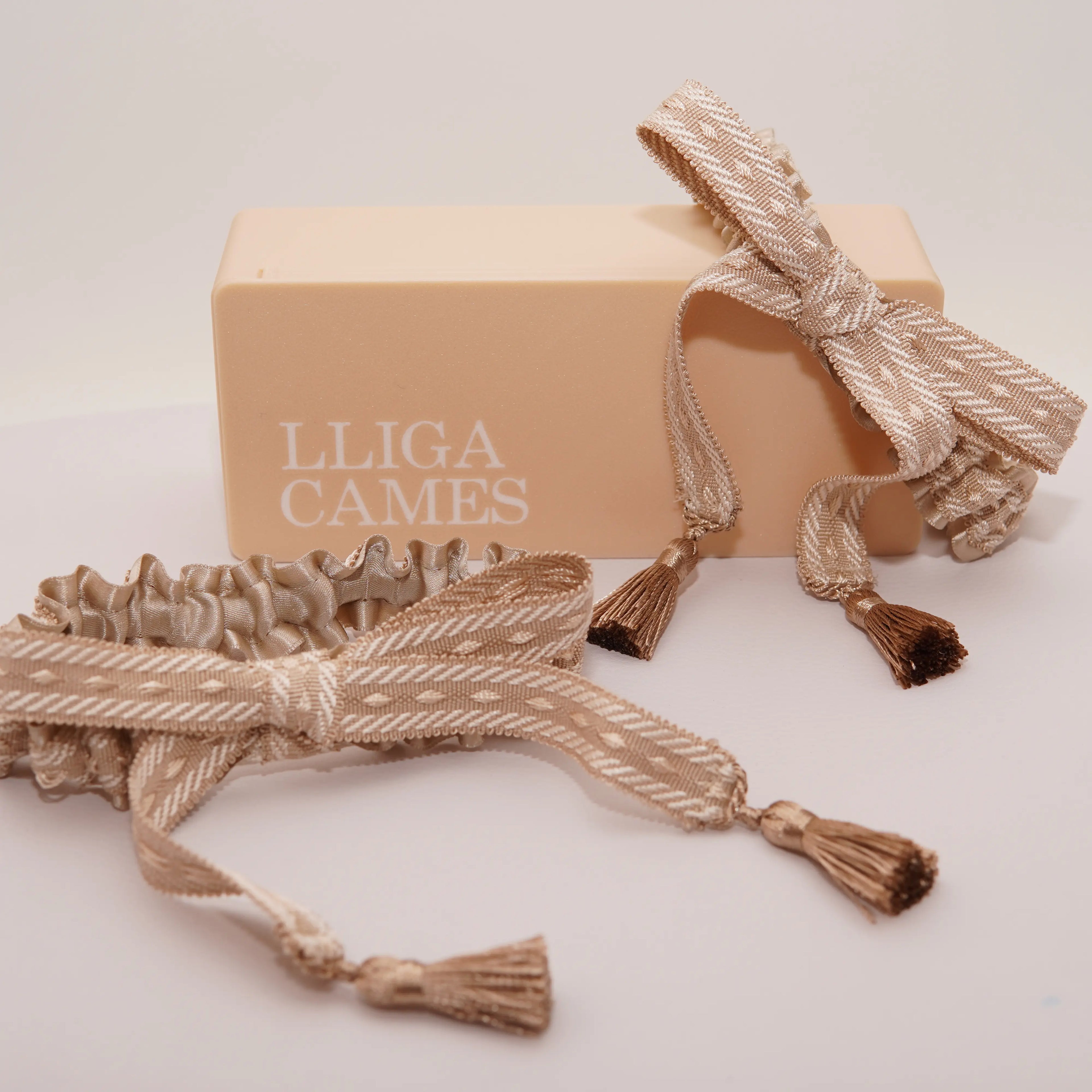 Lligacames Punteres beige