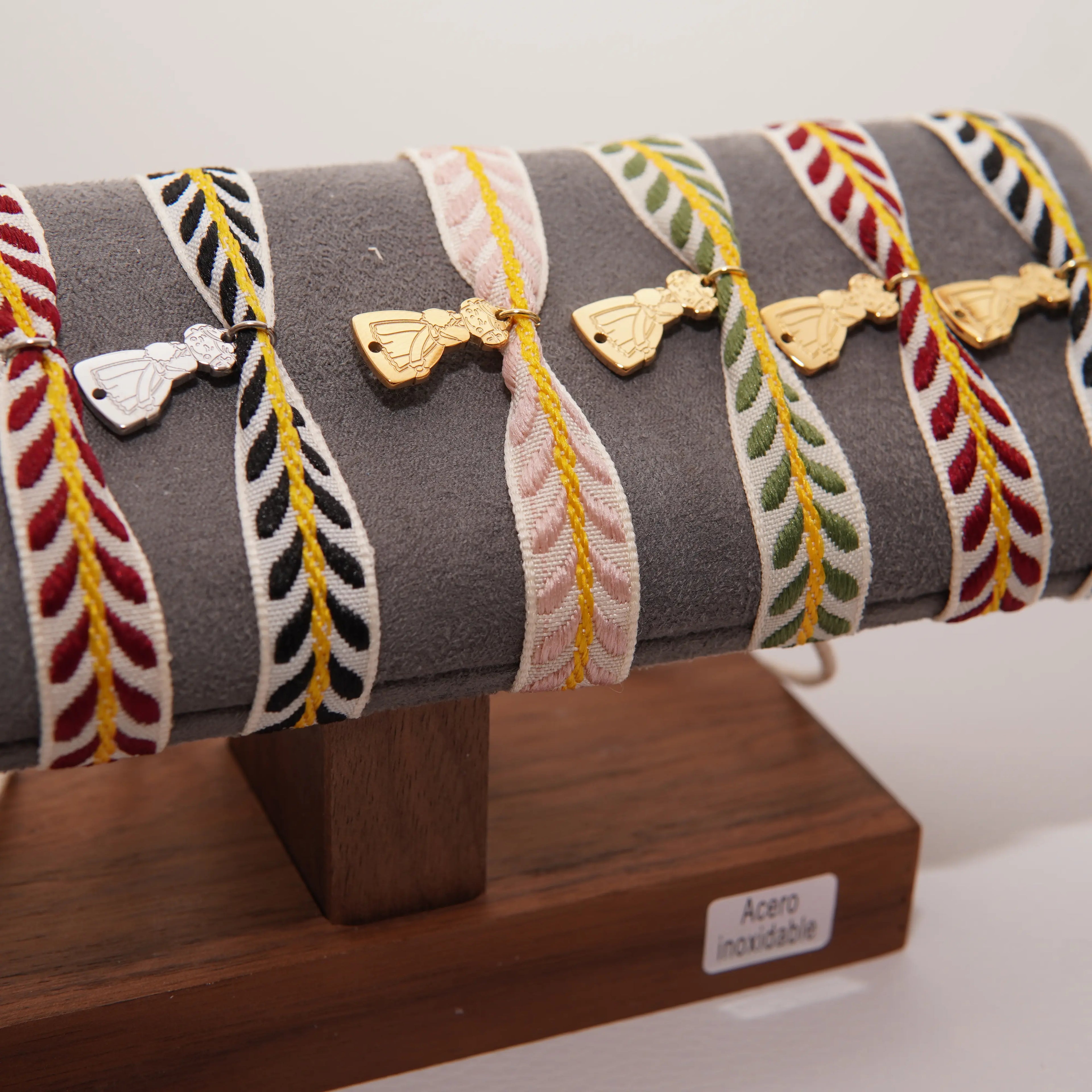 Pulsera ajustable bordada con medalla de fallera en acero inoxidable – Varios colores