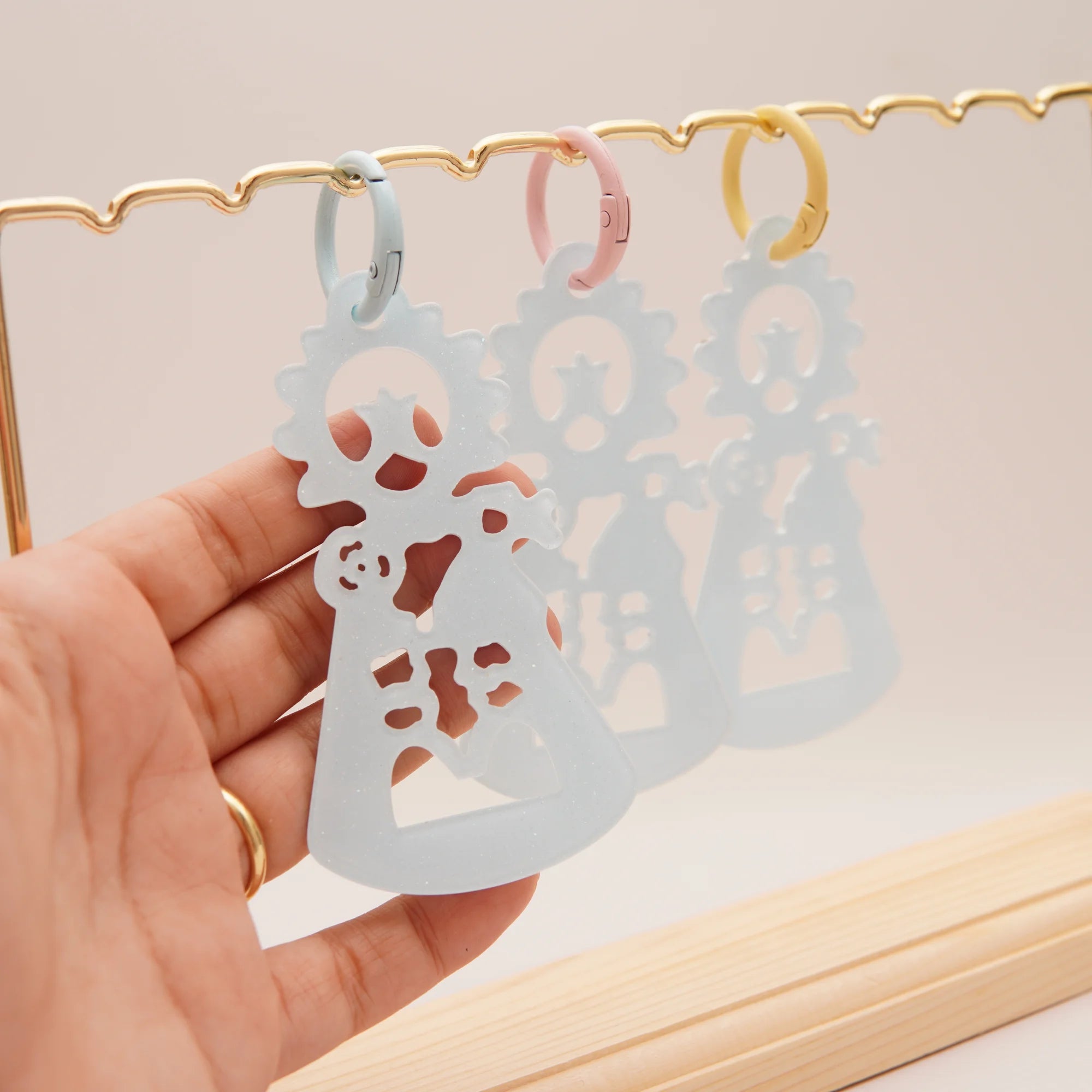 Llavero Virgen de los Desamparados – Geperudeta Glitter