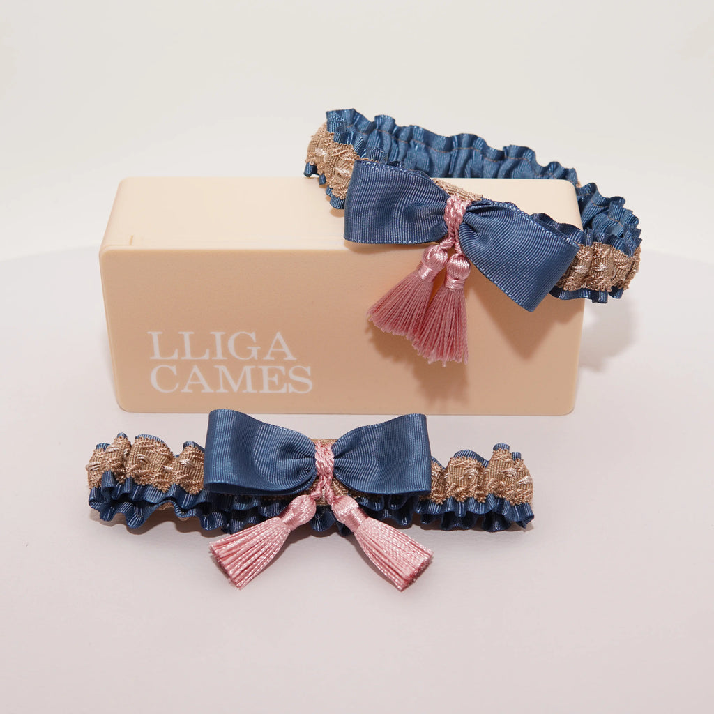 Lligacames Borles azul y marrón con borlas rosa