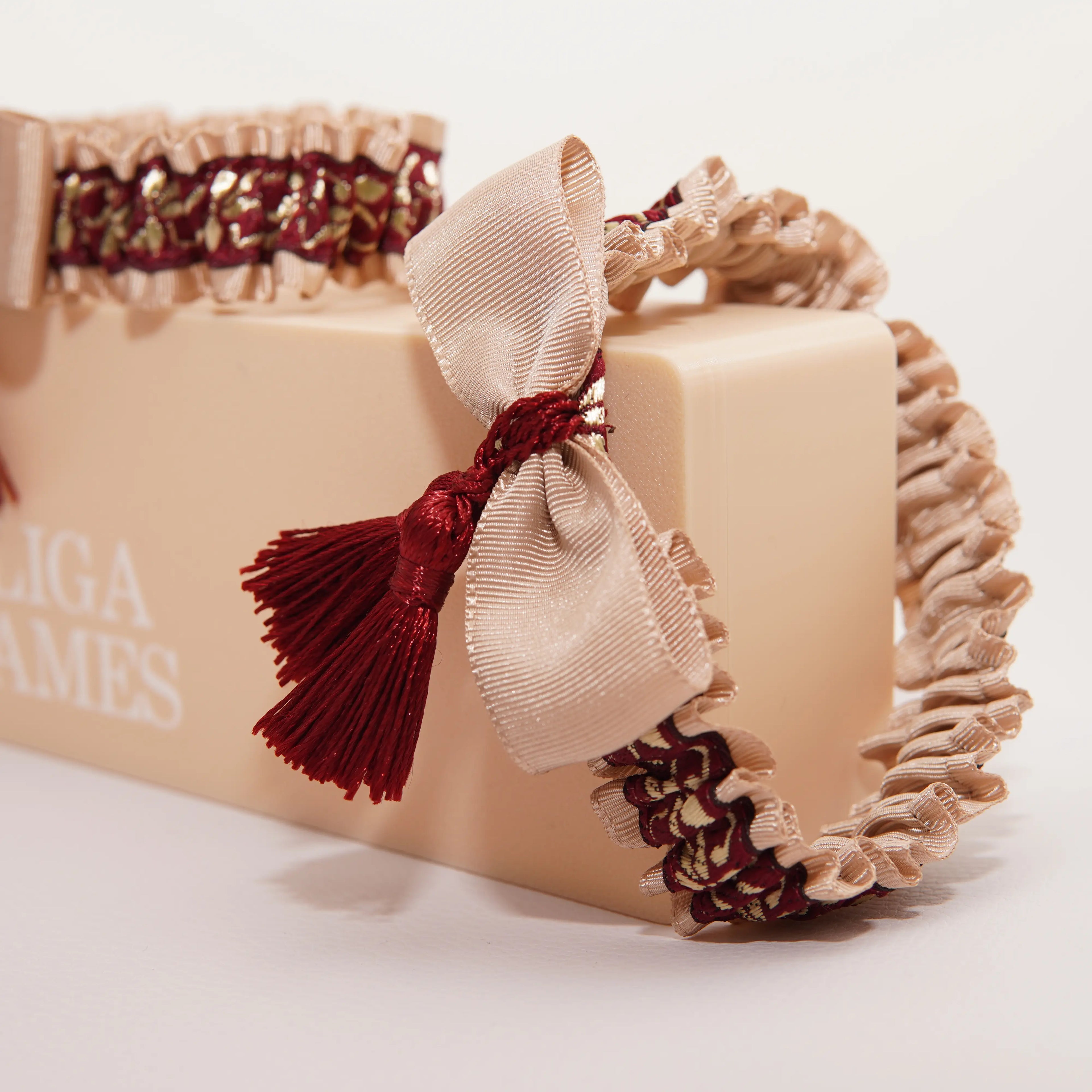 Lligacames Borles beige y granate