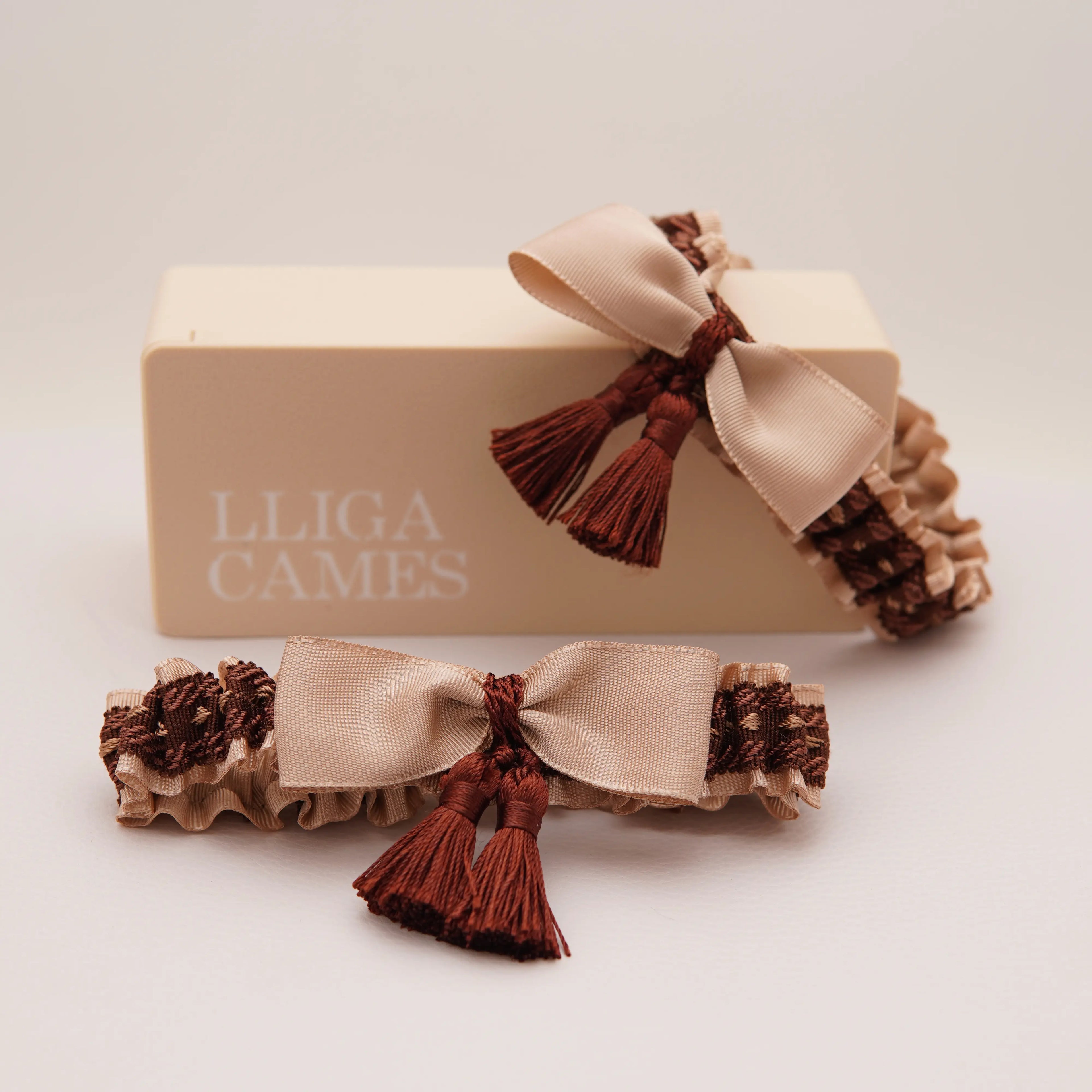 Lligacames Borles beige y marrón