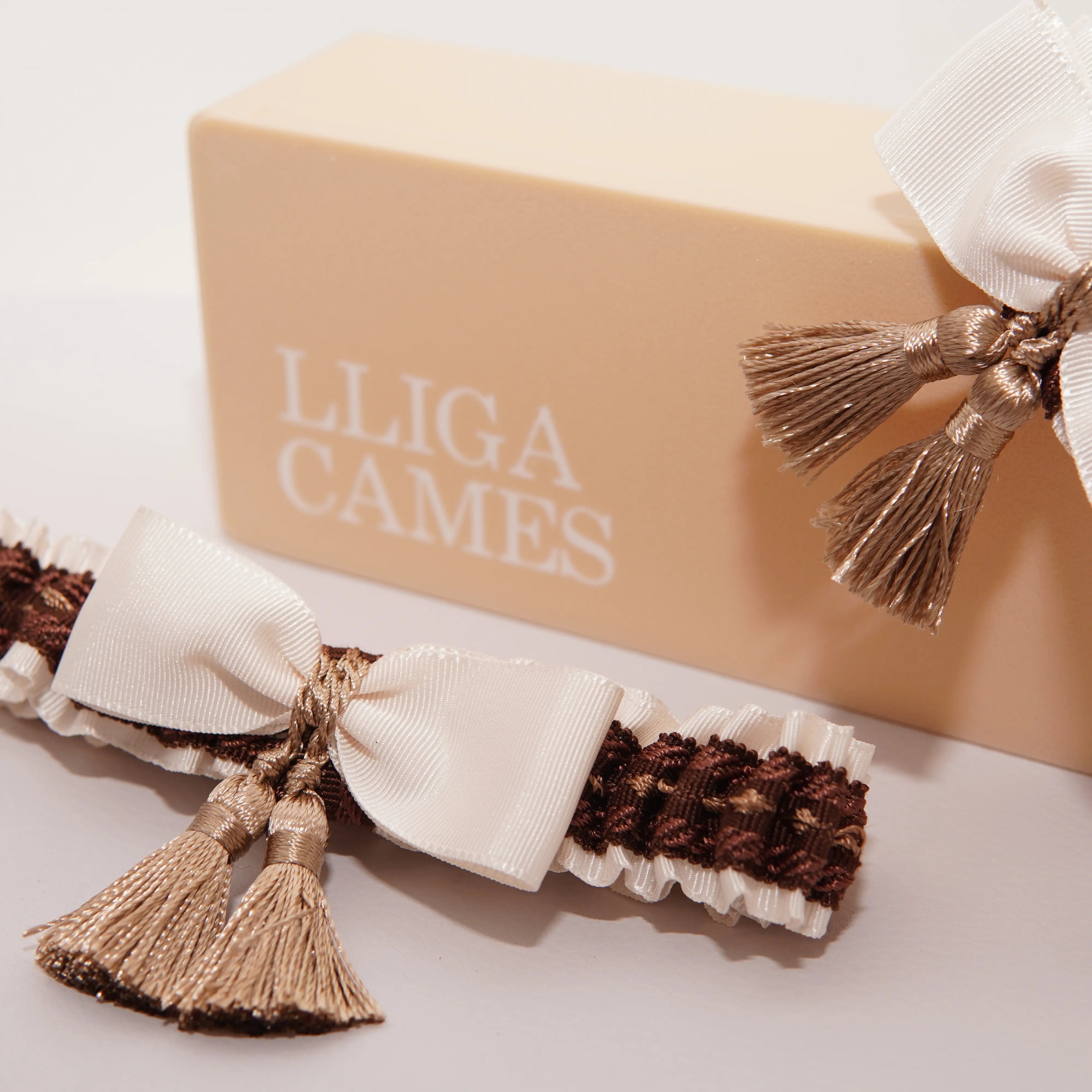 Lligacames Borles blanco y marrón chocolate