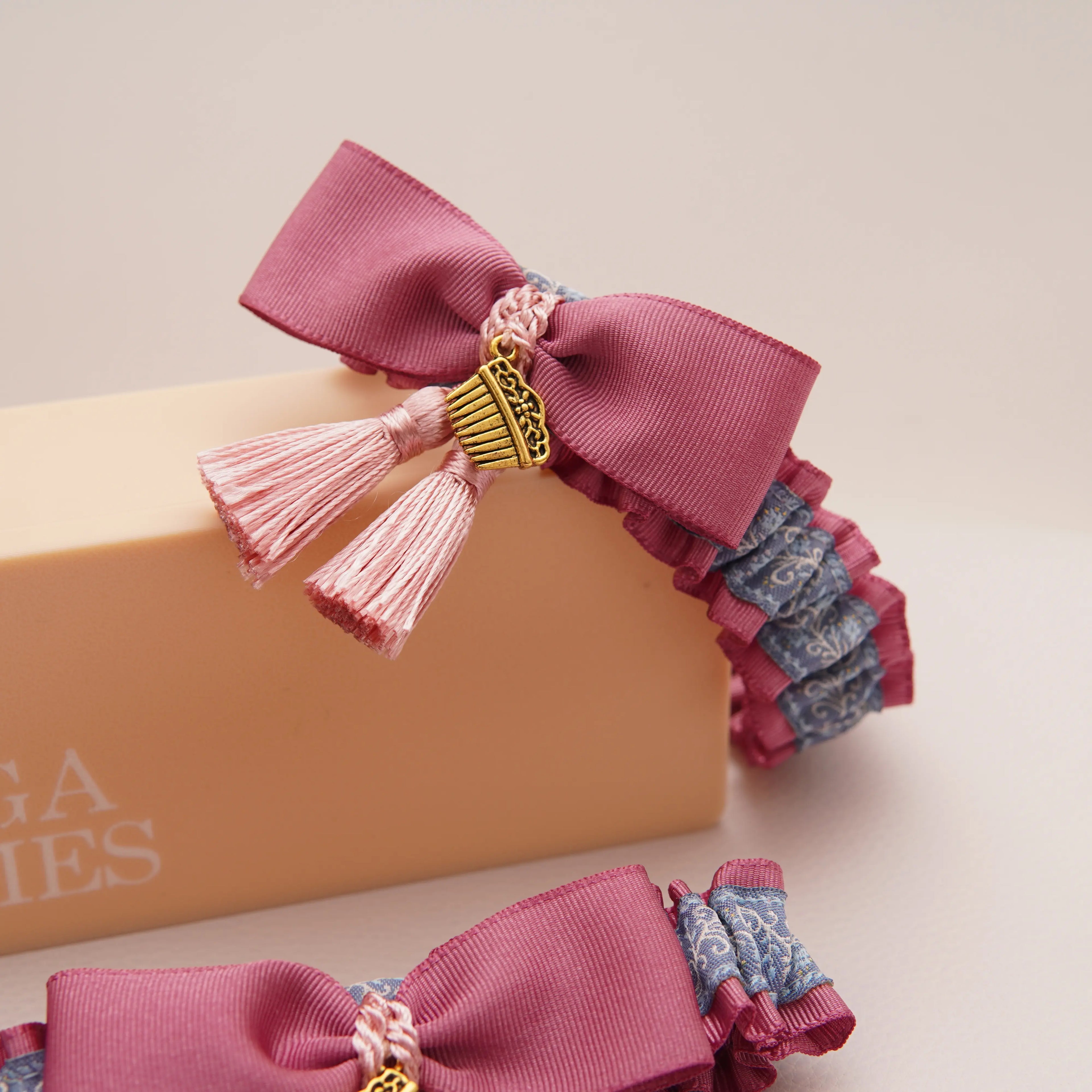 Lligacames Borles rosa y azul borlas rosa (medalla no incluida)
