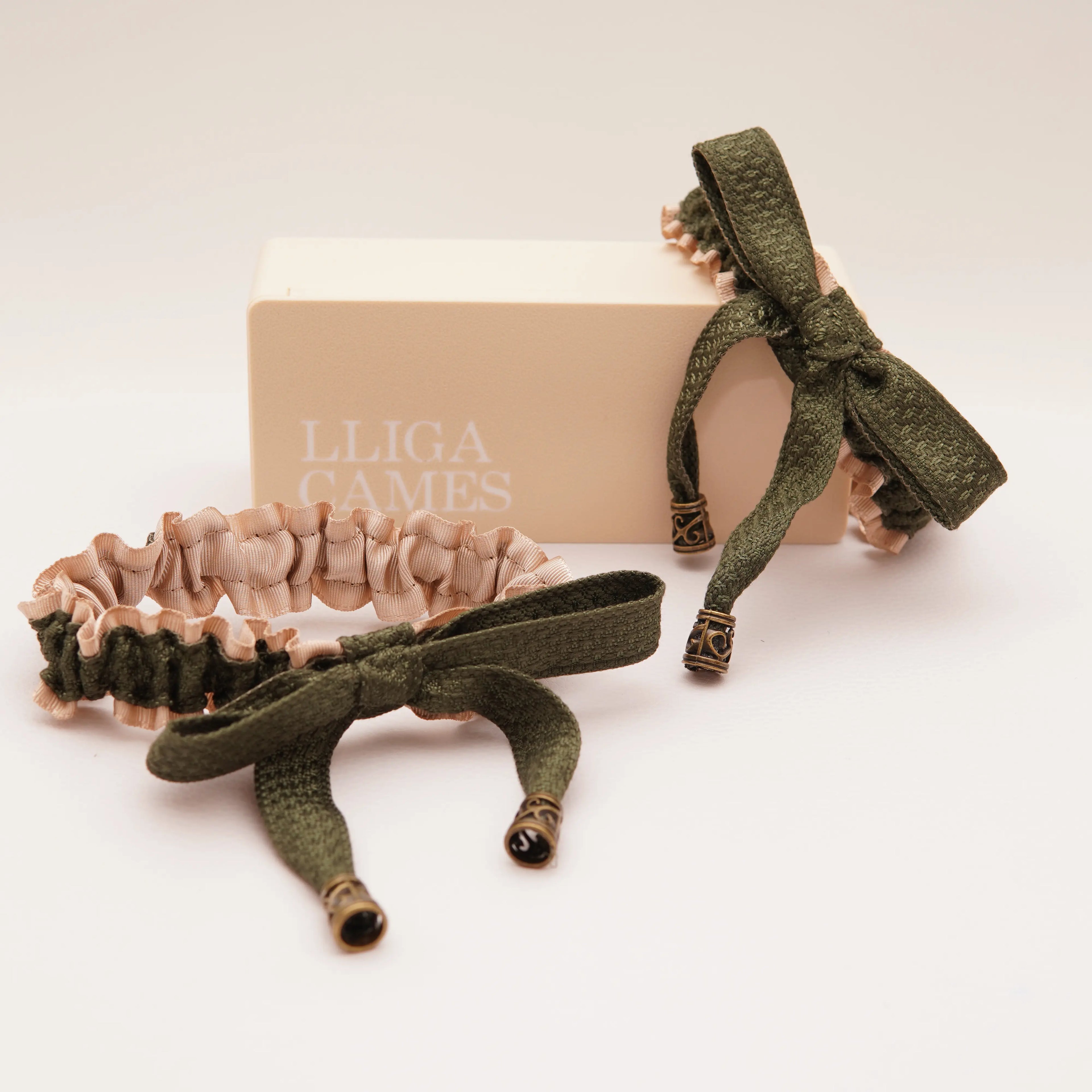 Lligacames Punteres beige y verde